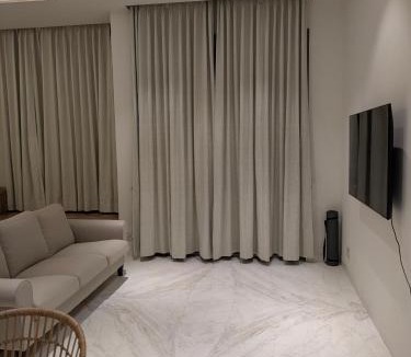 Bengaluru Apartment | Sunrise View Leela luxury studio with Sauna