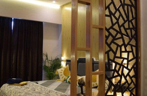 Greater Noida Apartment | Sunset View With a King Size Bed at Mall