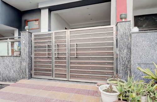 Noida House | Super Collection O Sector 20 Noida