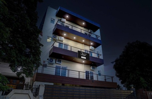 Noida House | Super Collection O Sector 55 Noida