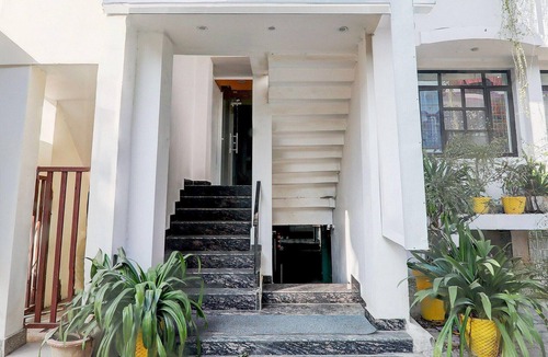 Indira Nagar House | Super Deluxe Room Munshipuliya Vibrant