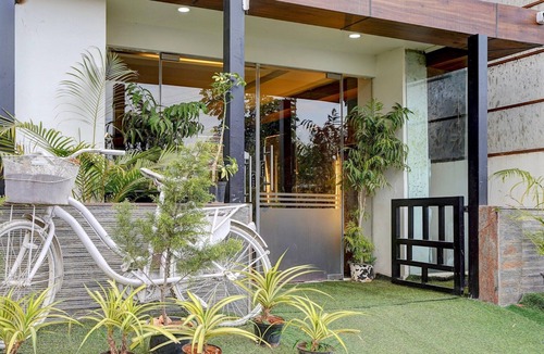 Bengaluru House | Super Deluxe RoomBlue Diamond Luxury stay