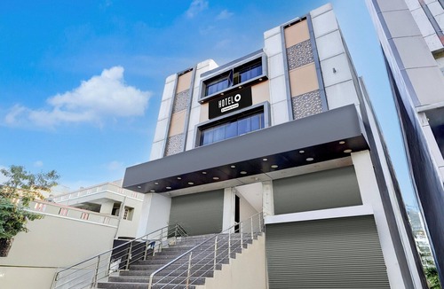 Tirupati House | Super Hotel O Airport Road