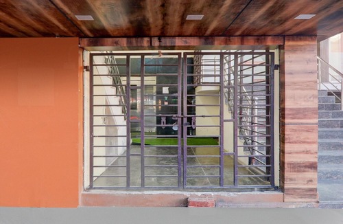 Mohangarh House | Super Hotel O IIM Road Lucknow