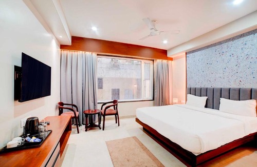 Bhopal Hotel | Super Super Townhouse Oak Bhopal ISKCON