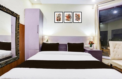 Thanesar Hotel | Super Townhouse by OYO Brahma Sarovar Formerly Krishna mahal
