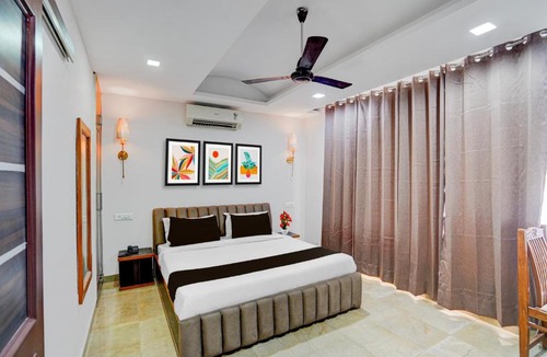Zirakpur Hotel | Super Townhouse by OYO Cosmo Mall Zirakpur Formerly R K Residency