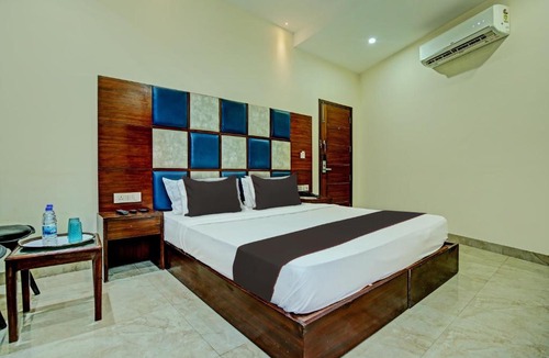 Zirakpur Hotel | Super Townhouse by OYO Eastern View Formerly Vihaan Residency