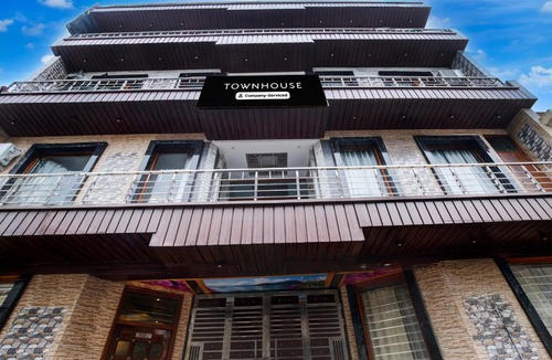 Kishangarh Hotel | Super Townhouse by OYO Chandigarh Near PEC-PGI-PU Formerly Hotel Paradise