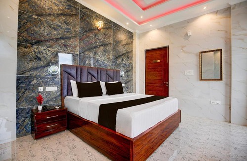Kishangarh Hotel | Super Townhouse by OYO Chandigarh Near PEC-PGI-PU Formerly Hotel Paradise