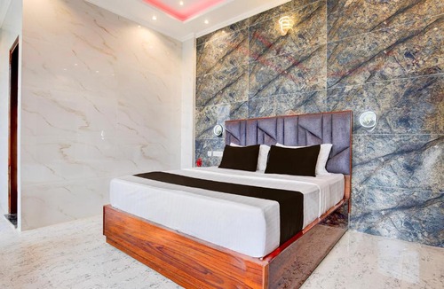 Kishangarh Hotel | Super Townhouse by OYO Chandigarh Near PEC-PGI-PU Formerly Hotel Paradise