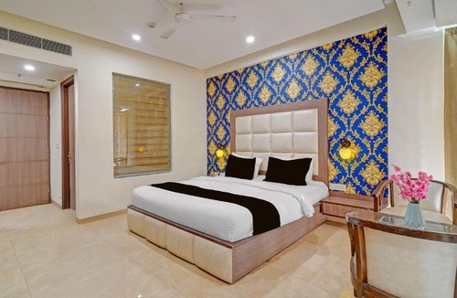 Zirakpur Hotel | Super Townhouse by OYO Old Kalka Ambala Road Formerly Viraj inn