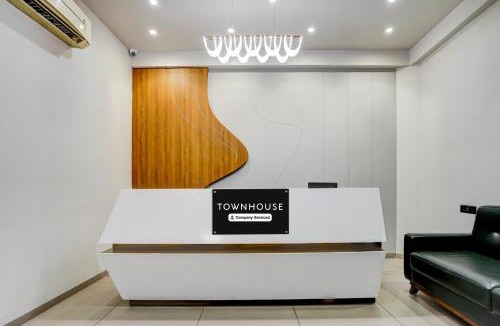 Sayajiganj Hotel | Super Townhouse Vadodara Railway Junction Formerly Hotel Unique