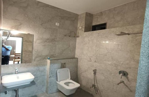 Indore Apartment | SwageStay Scheme No 114 Near CHL 114