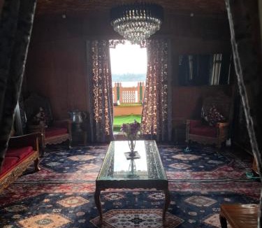 Nagin Bagh Hotel | Swift houseboats