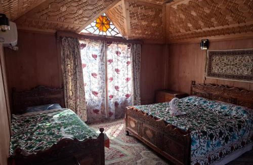 Nagin Bagh Hotel | Swift houseboats