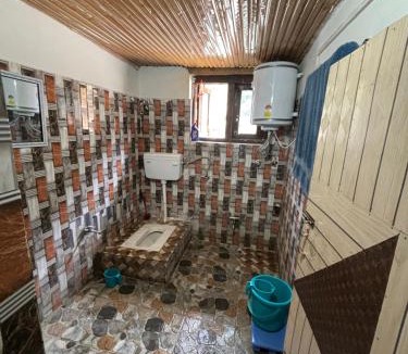 Gulmarg House | Tajamul Asad guest house and homestay