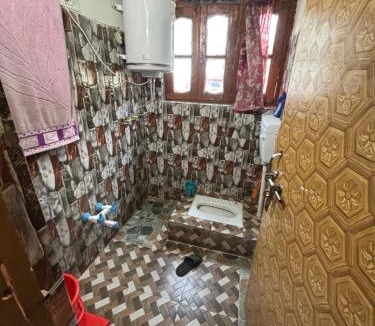 Gulmarg House | Tajamul asad guest house and homestay