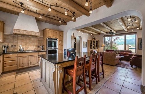 El Prado House | Taos Mountain House - Views, Hot Tub, Pet Friendly