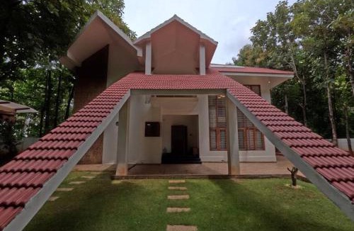 Shrirangapattana Villa | Teak Heaven Villa with Bar