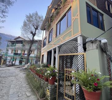 Laripora Hotel | The AISHANA PAHALGAM