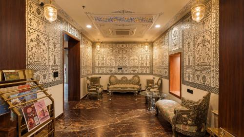 Udaipur Resort | The Amar Mahal Luxury Heritage Hotel Near Fateh Sagar Lake, Udaipur