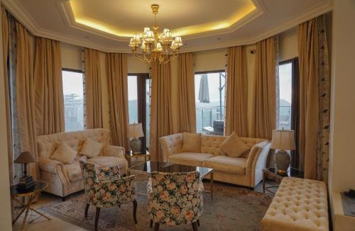 Shimla Villa | The Auramah Retreat - 4BHK Villa with Mountain & Valley View - Private Balconies & Parking