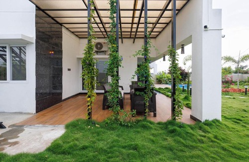 Hosur Apartment | The Blue Orchard Private Pool Lawn 1hr HSR