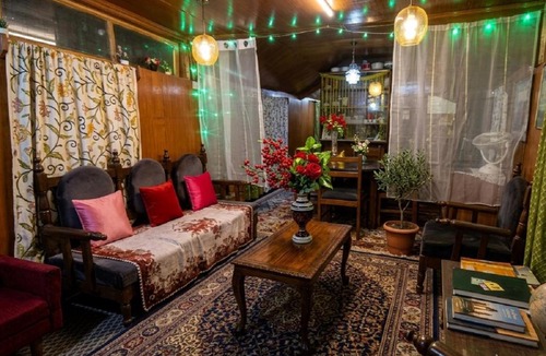 Dal Lake Bed & Breakfast | THE Bombay Group of House Boat