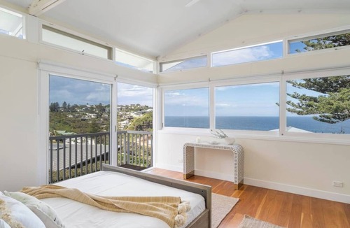 Newport House | 'The Bungan' - Absolute Beachfront, Direct Beach Access to Bungan Beach, Newport