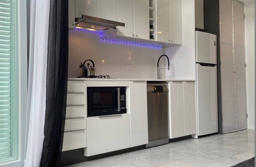 Erskineville Apartment | 'The Cabana' /Loft, Brand New, Garden Setting, Private, Peaceful, Erskineville