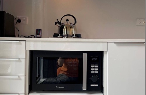 Erskineville Apartment | 'The Cabana' /Loft, Brand New, Garden Setting, Private, Peaceful, Erskineville