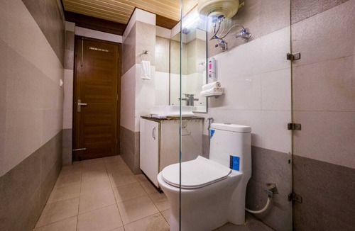 Dharampur Hotel | The Castle Villa Hill View kasauli