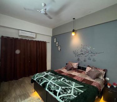 Greater Noida Apartment | The Crown Seven Stay