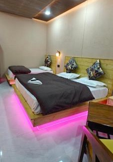 Chamoli Hotel | The Days