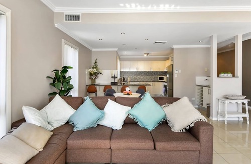 Long Jetty Apartment | The Gallipoli Residence
