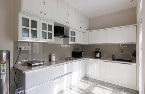 Hosur Villa | The Garden Stay by Stayjade Pool Lawn 1h HSR