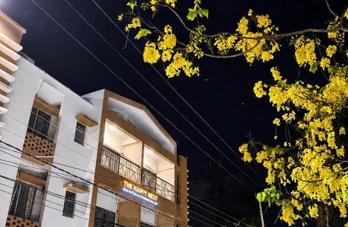 Sualkuchi Hotel | The Happy Nest- A Boutique Stay only 7 mins from Nemcare, Apollo, Physicswalla, Allen