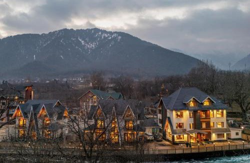 Pahalgam Hotel | The Harmukh Hills