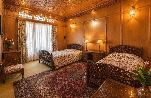 Brein Hotel | The Heritage Group of Houseboats