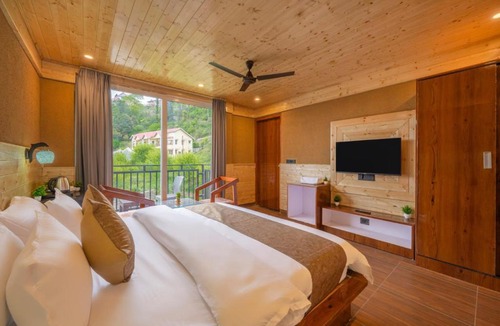 Fagu Hotel | The Heritage Haven Kufri l Family Events I Multi Cuisine Restaurant l Sky Bonfire l Lift l Power Backup l Free Parking l Kufri By Exotic Stays