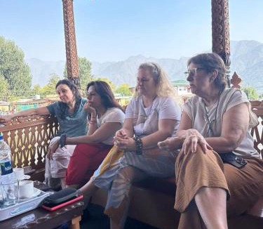 Dal Lake Apartment | The Heritage Safinaa Group Of Houseboats
