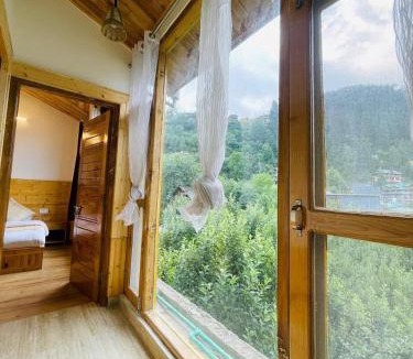 Naggar Apartment | The Himalayan Castle View Retreat