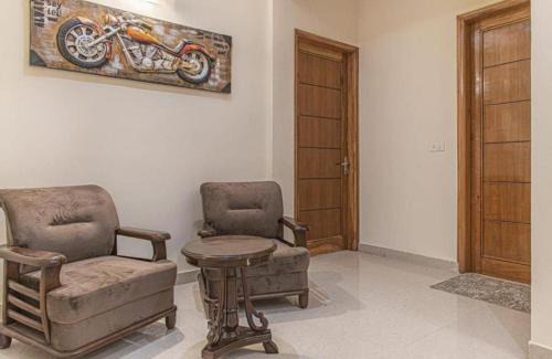 Dharampur Apartment | The Himalayan Mansion I Jacuzzi I Pet friendly & Serviced Villa I Open Air Lawn I Bonfire Available I Kasauli By Exotic Stays