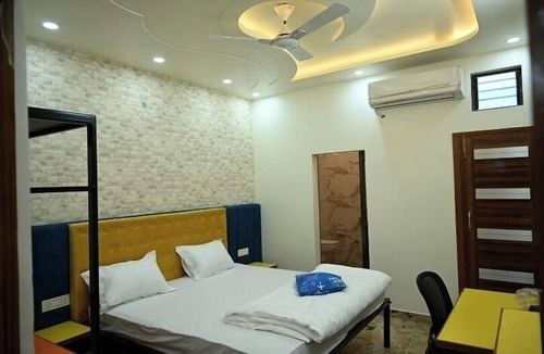 Varanasi Hostel | The Hobohomes