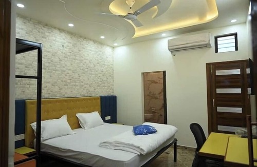 Varanasi Hostel | The Hobohomes