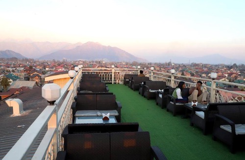 Srinagar Hotel | The Hoften Al Shaykh Resorts, Srinagar