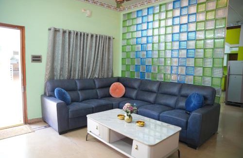 Tirupati House | The HR STAY INN TIRUPATI - LUXURY HOMESTAY - NEAR ALIPIRI BUS STAND AND KAPILATEERTHAM - 24 HRS HOT WATER-150 MBPS SPEED FREE WIFI & ALL OTT APPS