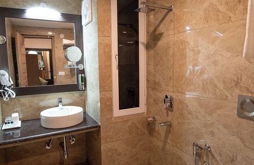 Mallital Resort | The Imperial Green (180 lake view)