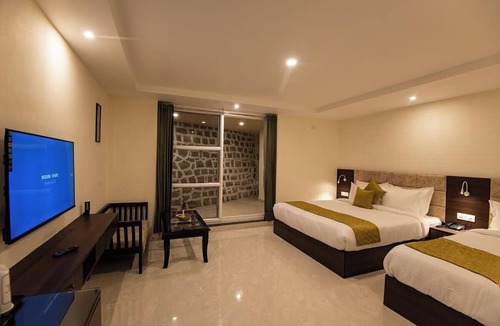 Mallital Resort | The Imperial Green (180 lake view)